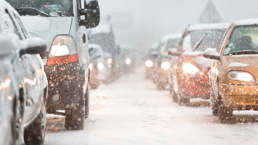 Top sfaturi pentru condusul pe timp de iarnă. Cum rămâi în siguranță pe zăpadă