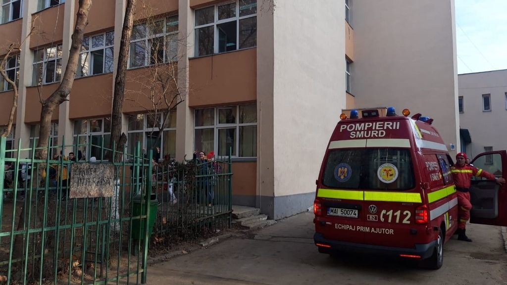 Scoala din Bucuresti, evacuata din cauza unui gaz toxic