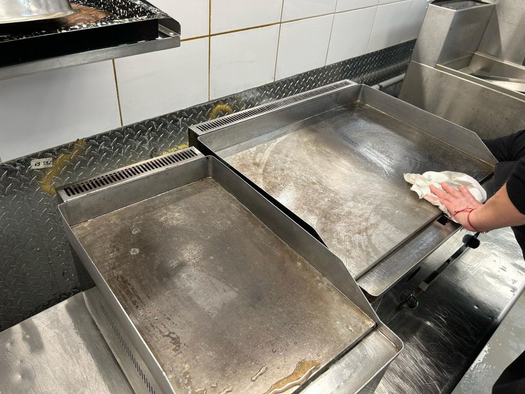 FOTO | Raid ANPC în Apaca: amenzi, restaurante închise și gândaci surprinși la masă - Imagine 14