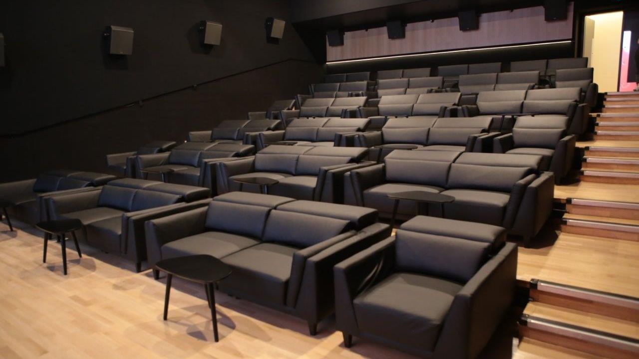 [FOTO] Cineplexx lansează serviciul VIP, cu acces nelimitat la bufet și săli modernizate
