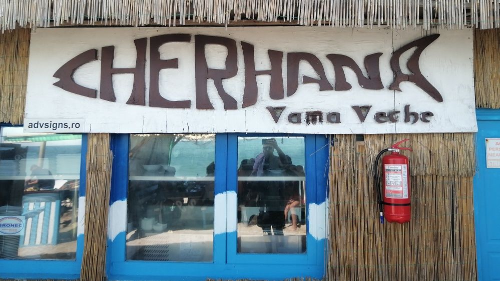 Impresia că Vama Veche e plină, dezmințită de unul dintre cei mai vechi bucătari din zonă. Boris Teodoru de la cherhana: Nu e lume