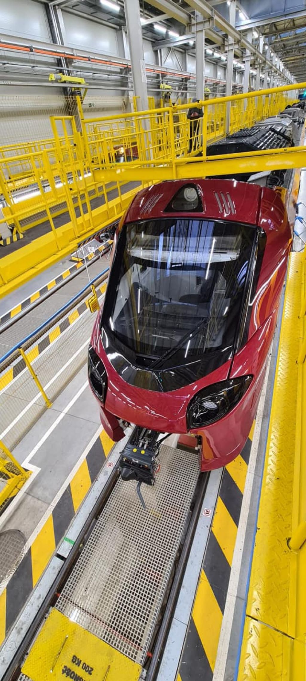 GALERIE FOTO Cum arată primul tren electric nou cumpărat de România după mai bine de 40 de ani - Imagine 10
