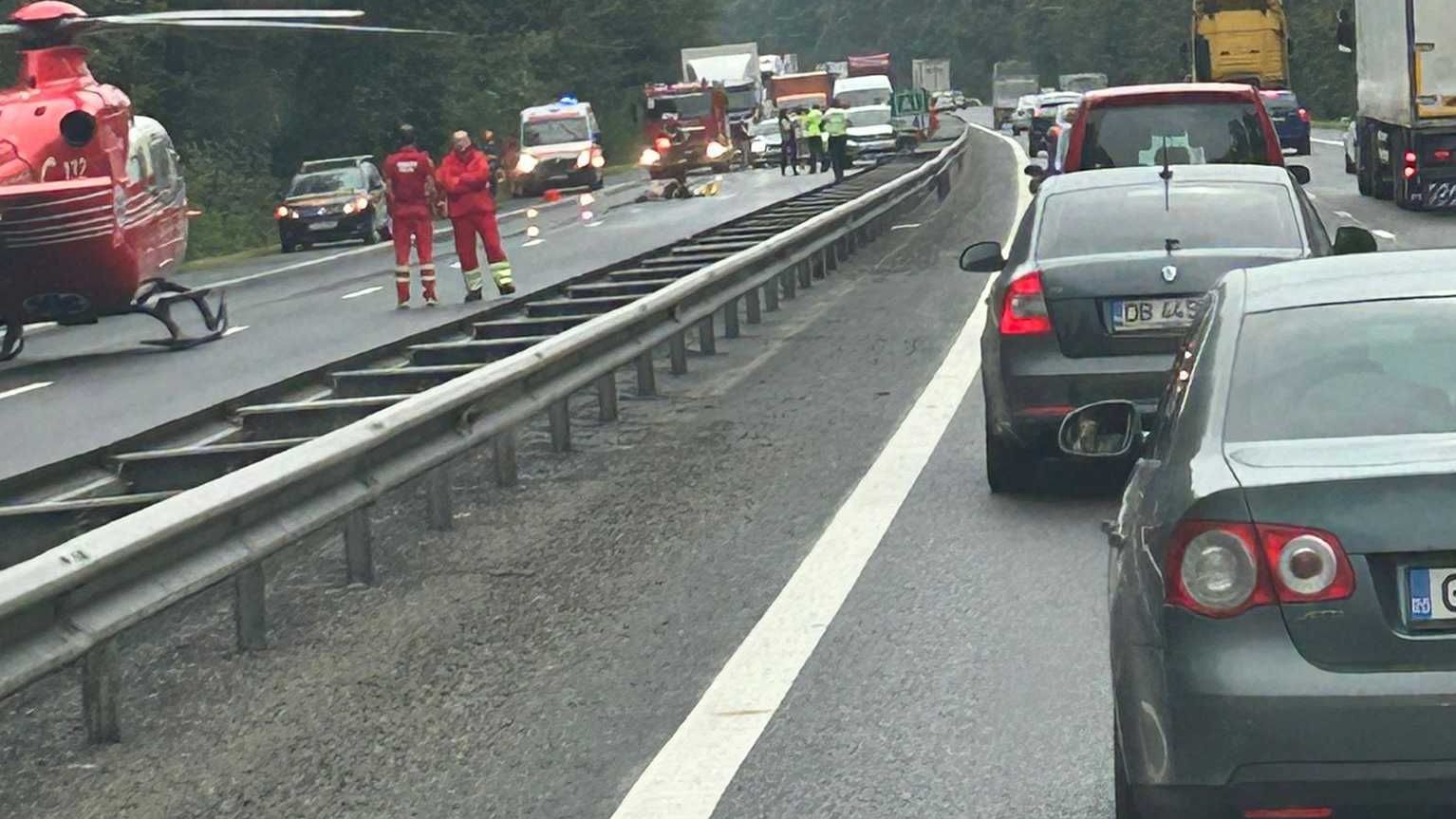 Accident grav pe Autostrada A1. Două persoane au fost lovite de un tir