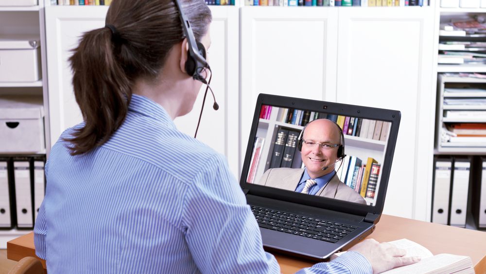 Recrutarea la distanță își face loc cu greu pe piața din România. Beneficii noi versus cutume greu de depășit