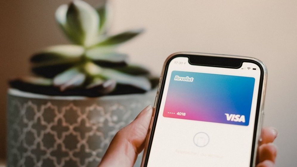 Revolut are un nou parteneriat prin care îți dă bani înapoi pentru anumite cumpărături
