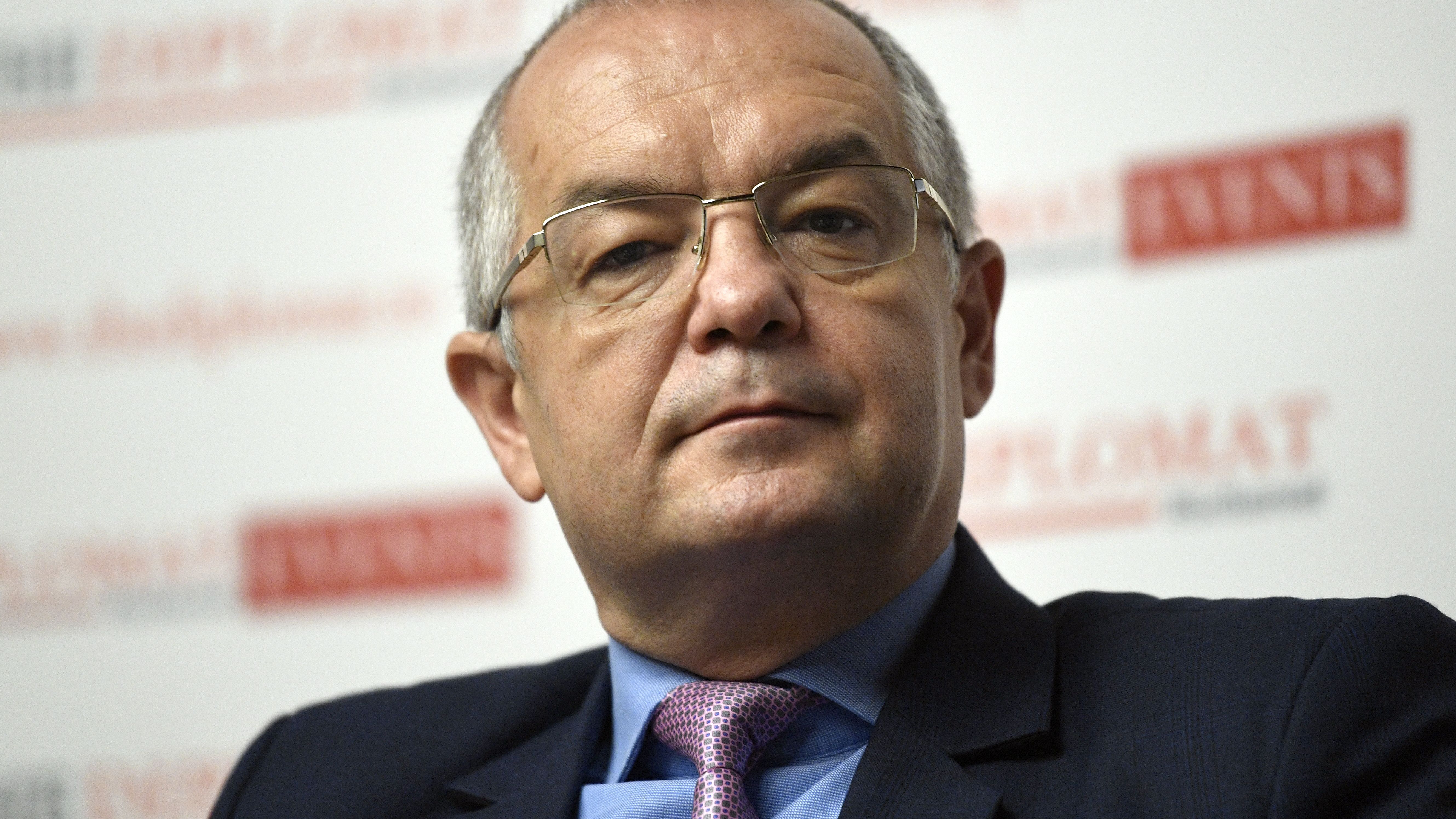 Emil Boc: De luni voi desființa faxul în primărie, nu mai există instituția faxului
