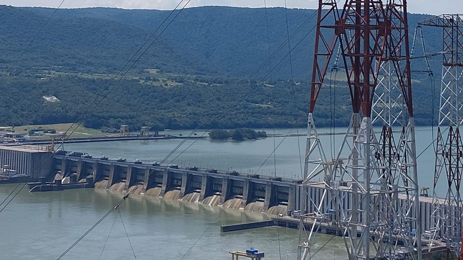 Câtă energie electrică a produs și a consumat România în 2023. GRAFICE INTERACTIVE