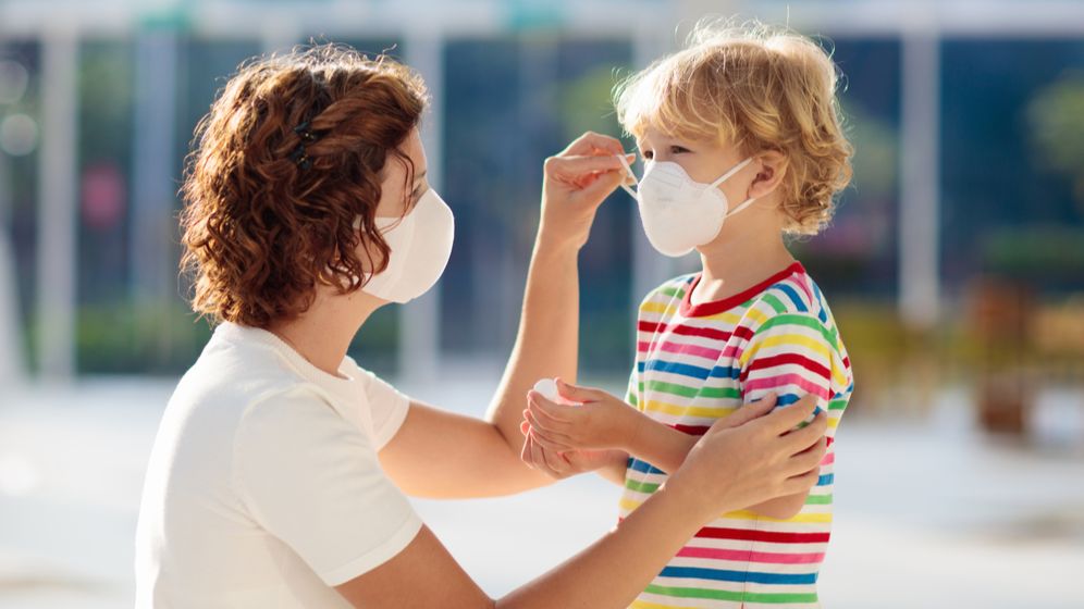 Italia renunță la obligativitatea purtării măștii în exterior