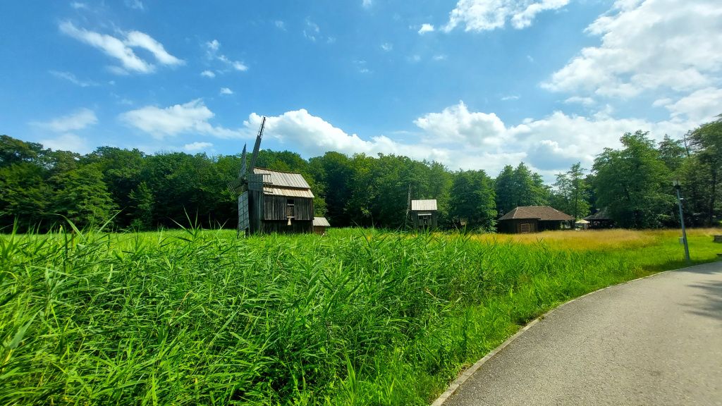 GALERIE FOTO | Cum arată cel mai spectaculos muzeu în aer liber al României - Imagine 8