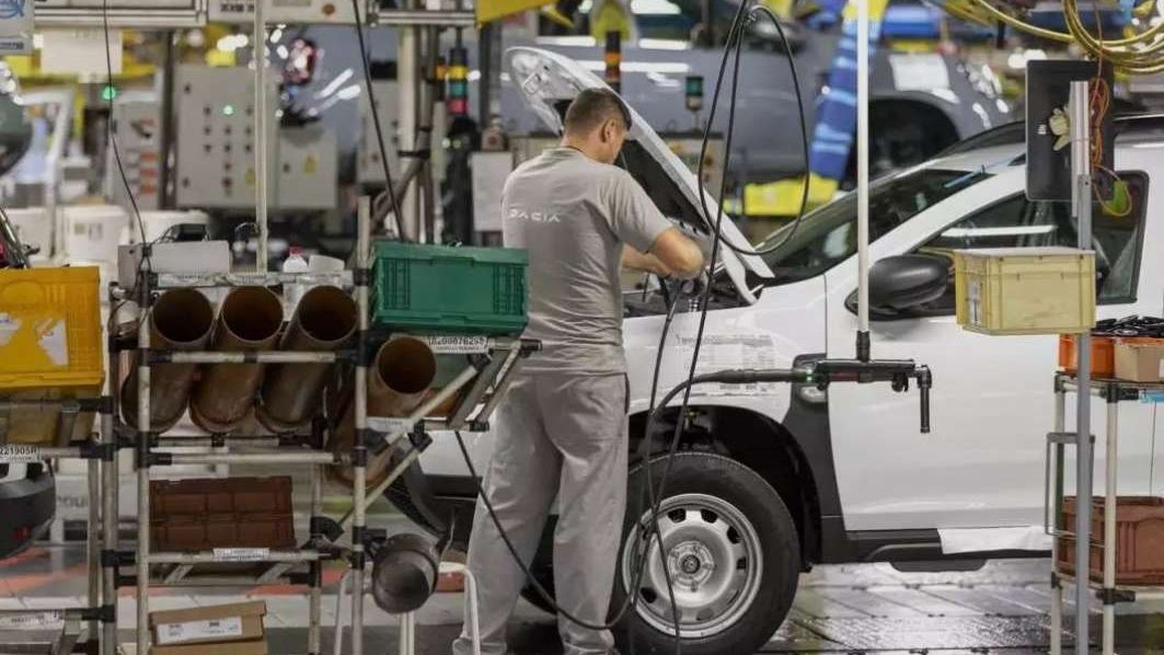 Cum merg vânzările Dacia? Modelul care „prinde” cel mai bine și evoluția pe electrice