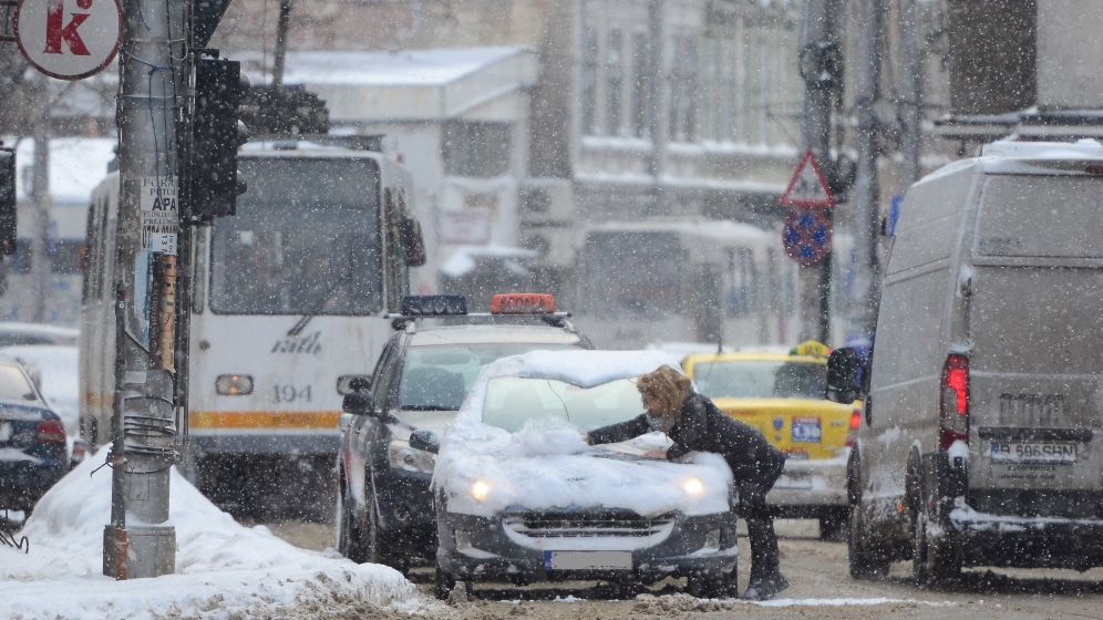 Vreme deosebit de rece la Bucuresti, temperatura maxima nu trece vineri de 2 grade; spre seara, posibil lapovita si ninsoare
