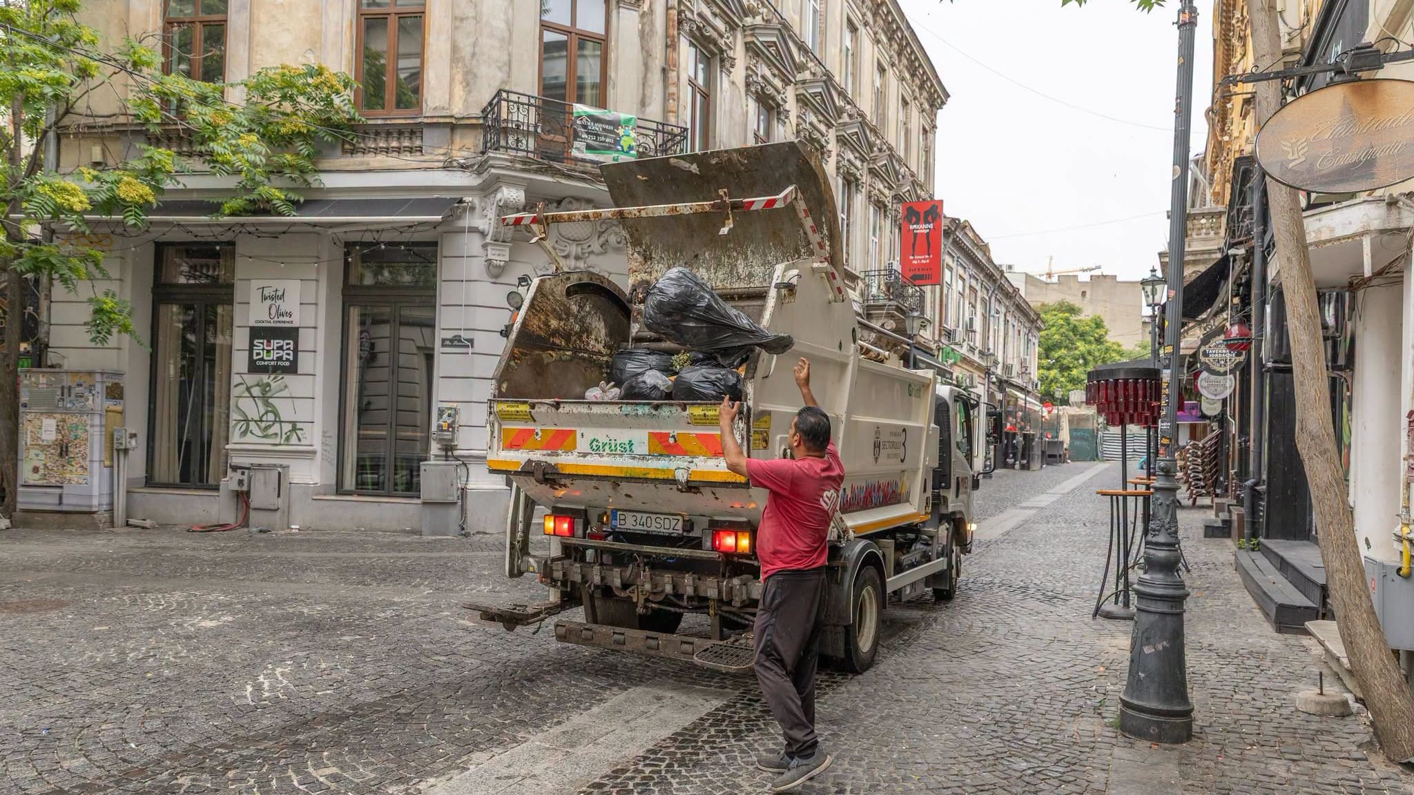 Primăria Capitalei anunță reguli noi pentru deșeuri și curățenia stradală: Plătești pentru cât arunci