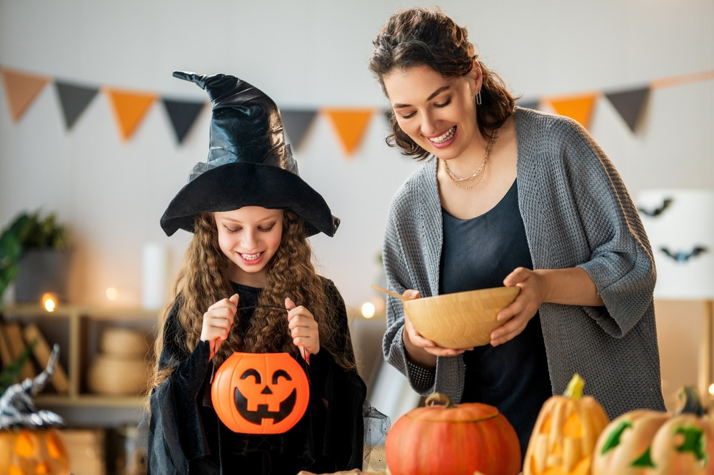 Cât costă să îmbraci un copil de Halloween în 2026: costume și accesorii de la 4 lei în magazinele din România