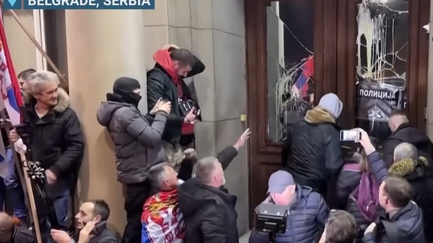 [VIDEO] Proteste violente în Serbia. Rezultatele alegerilor sunt contestate