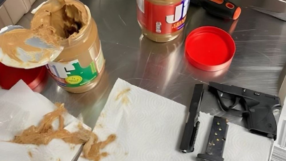 Top 10 cele mai ciudate lucruri ascunse în bagajele de la aeroport. Cum încearcă oamenii să fenteze legea