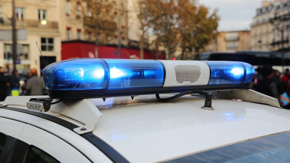 Un barbat a intrat cu masina in doua statii de autobuz din Marsilia. Un pieton a fost ucis