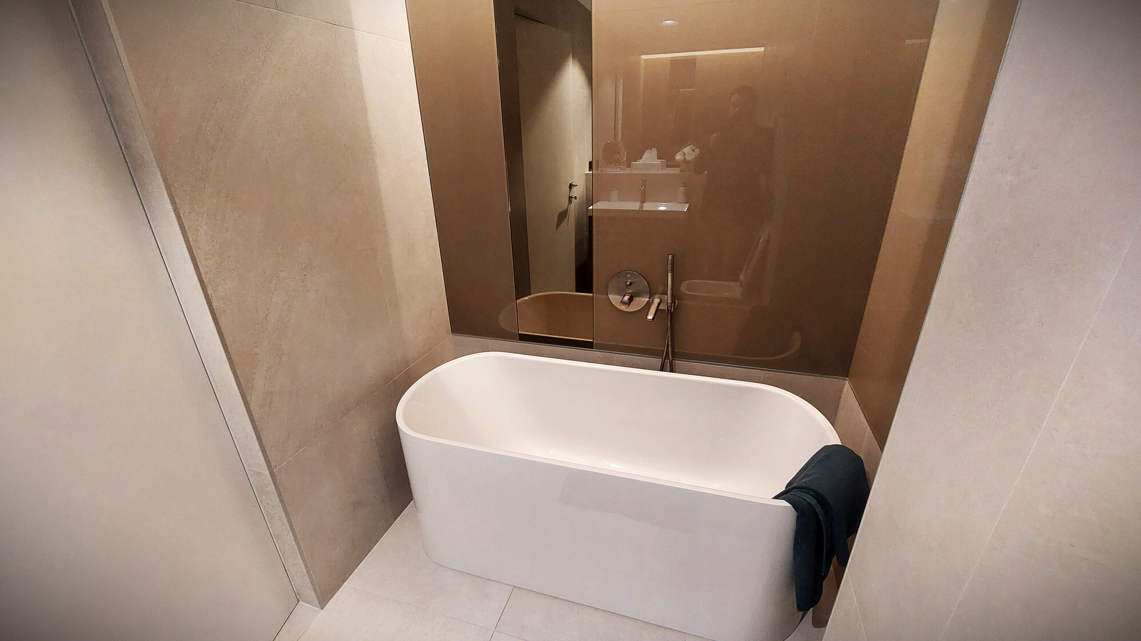 GALERIE FOTO | Cum arată un apartament nou cu trei camere de 170.000 de ...