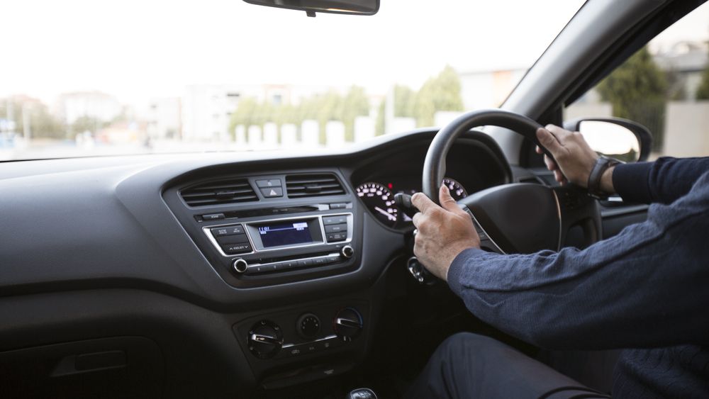 RAR: Maşinile cu volan pe dreapta ar putea să nu mai fie înmatriculate în România de la 1 ianuarie 2021