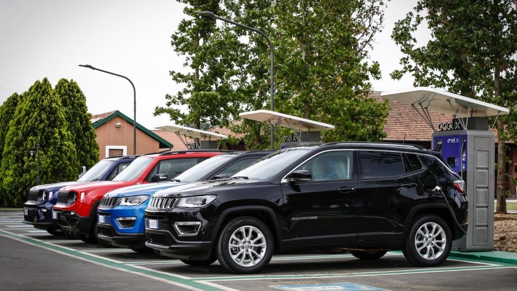 Două SUV-uri hibride Jeep vor ajunge în vară în România