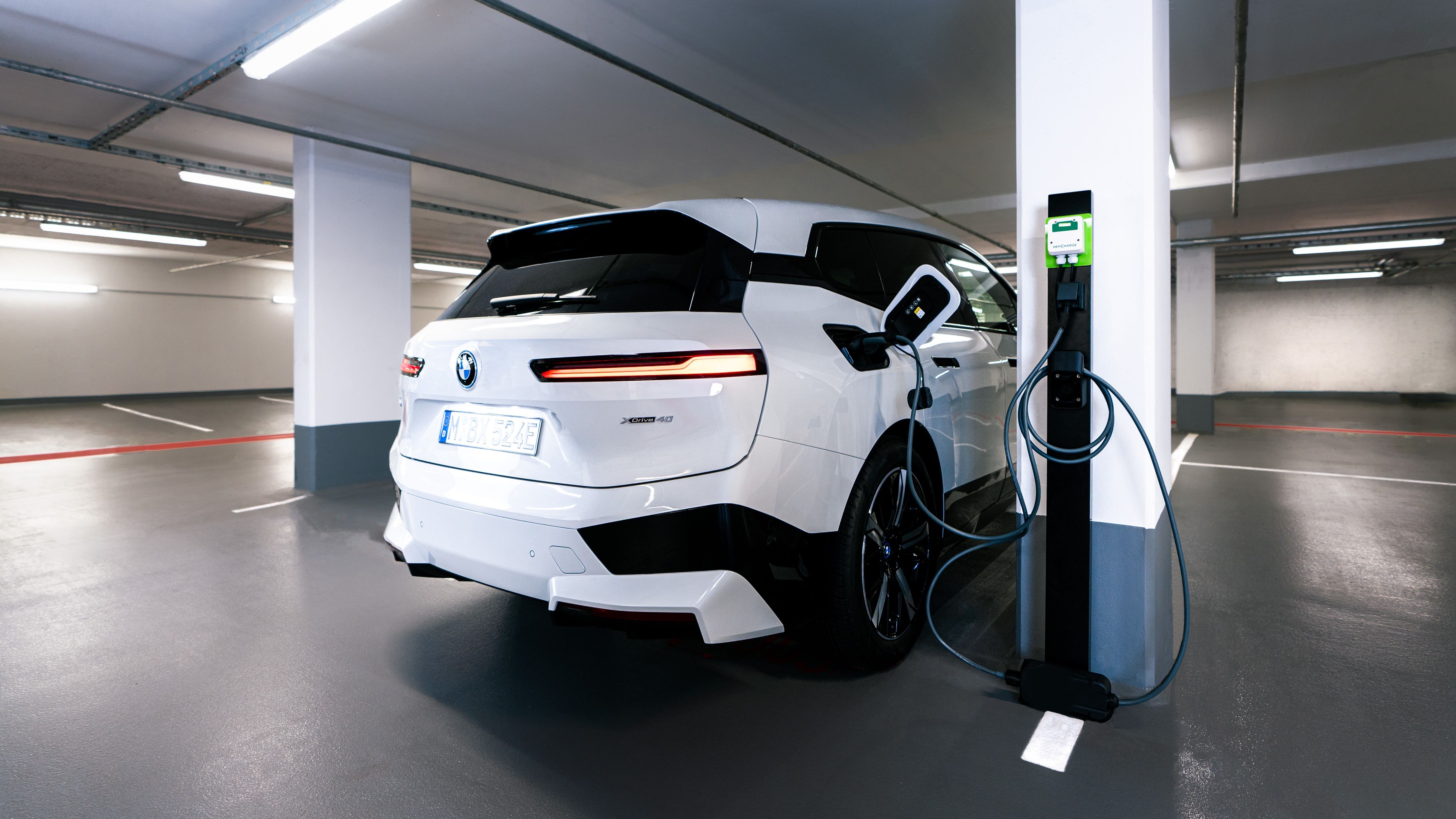 BMW investeşte într-o companie care dezvoltă încărcarea EV fără conexiune la internet