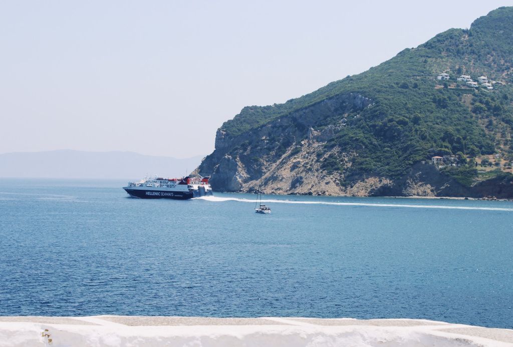 GALERIE FOTO: Skopelos, o insulă mai izolată din Grecia unde s-a filmat Mama Mia. Ce poți vedea a - Imagine 3