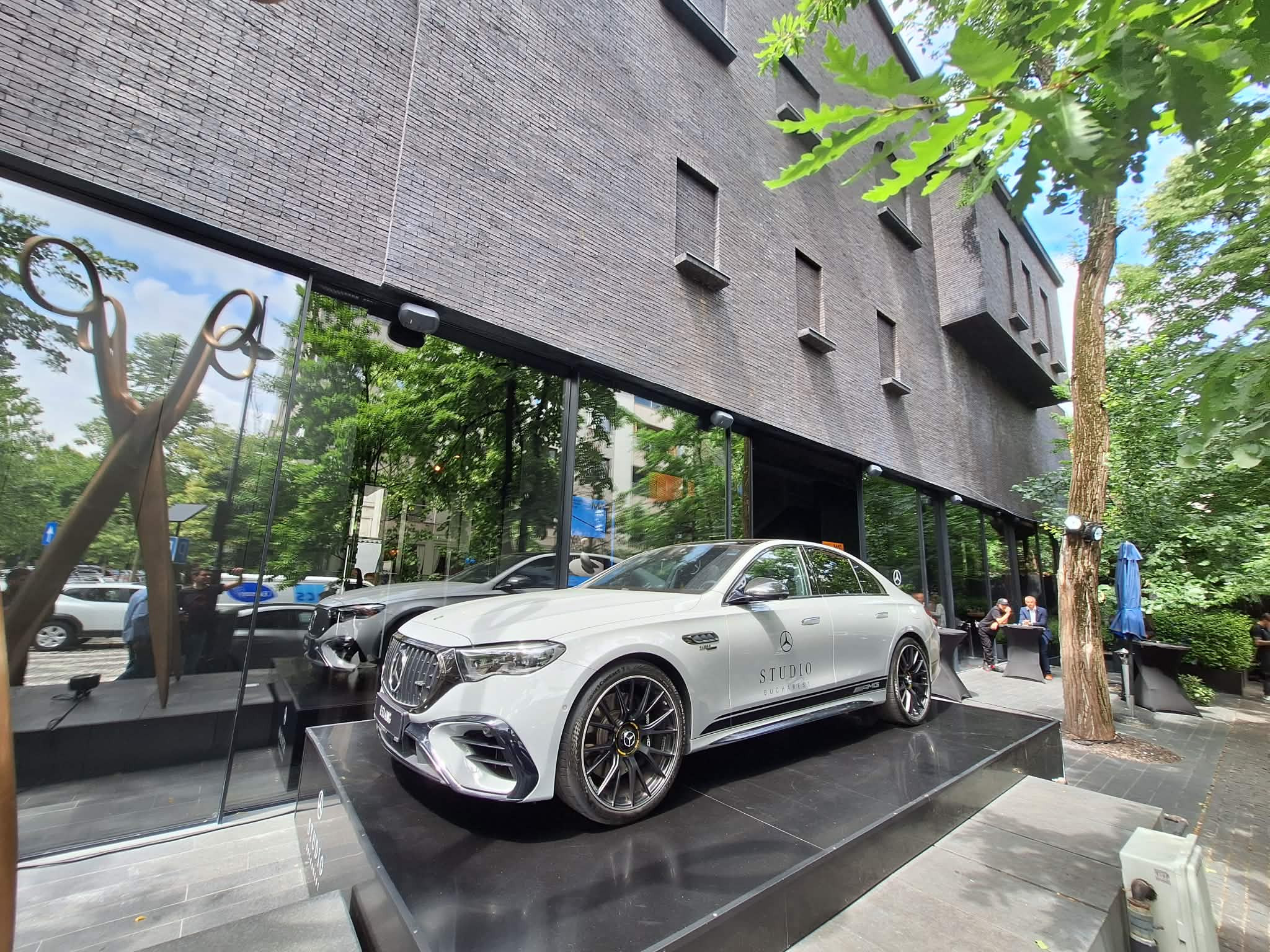 Mercedes-Benz Studio deschis, în premieră, la București. Care este programul evenimentelor și cât va putea fi vizitat