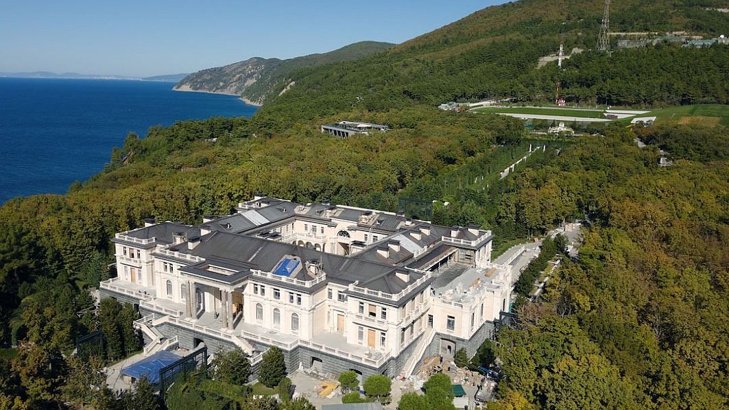 Un fost partener de judo al lui Vladimir Putin îşi asumă palatul prezentat de opoziţie ca proprietatea preşedintelui