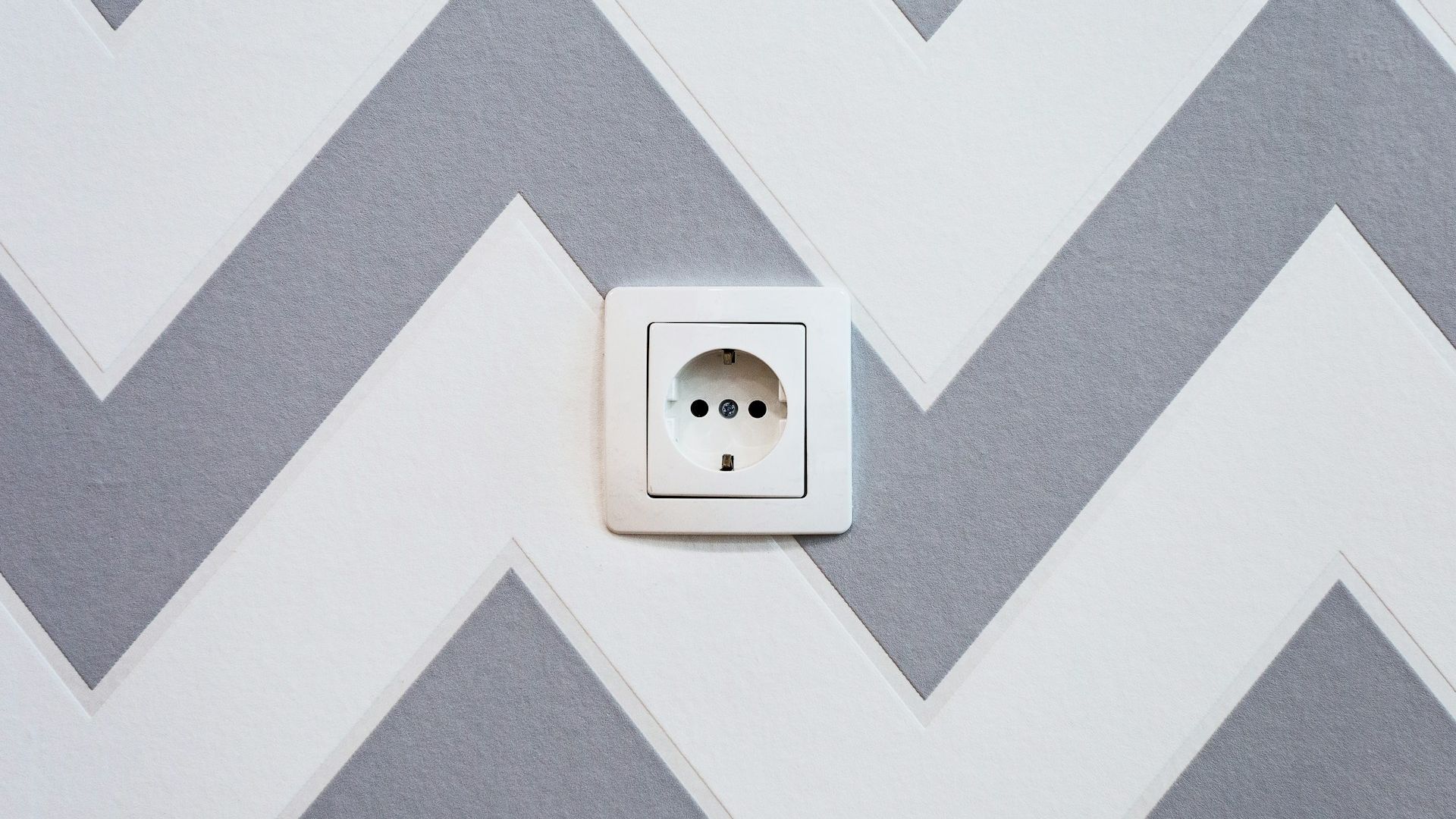 Europa (și România) consumă tot mai puțină energie electrică. Vor scădea însă și prețurile?