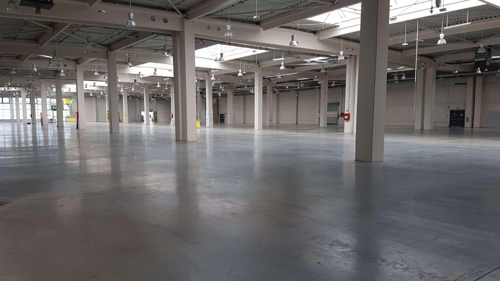 Auchan și Leroy Merlin au început organizarea unui centru de spitalizare pentru bolnavii noncritici de Covid-19