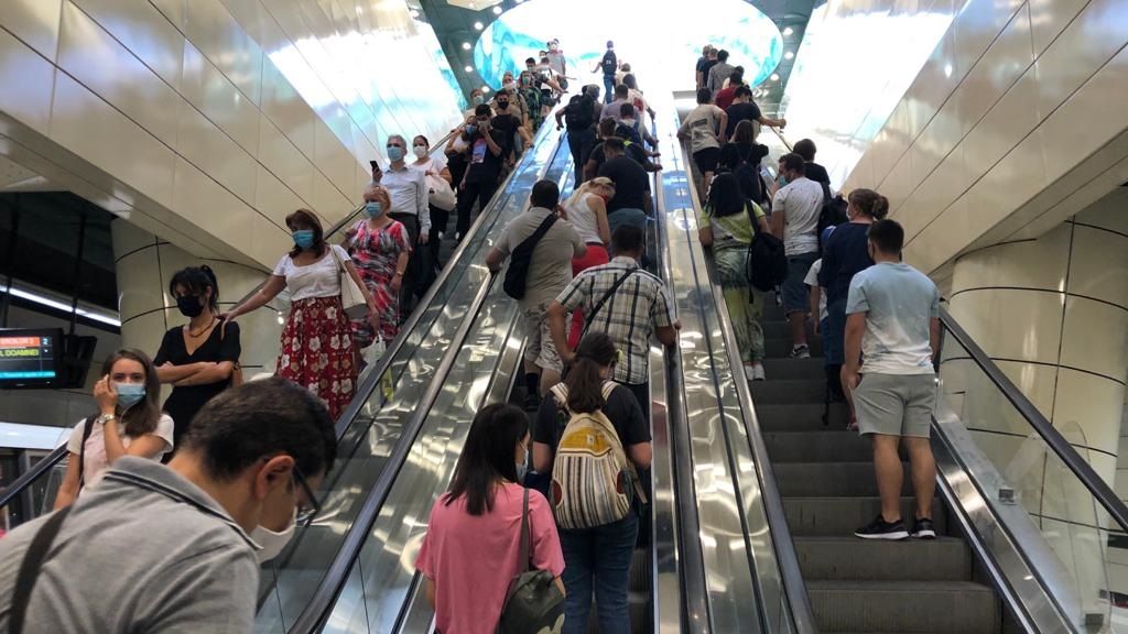 Incident pe magistrala 4 de metrou. O persoană a ajuns pe șine în stația Basarab 2