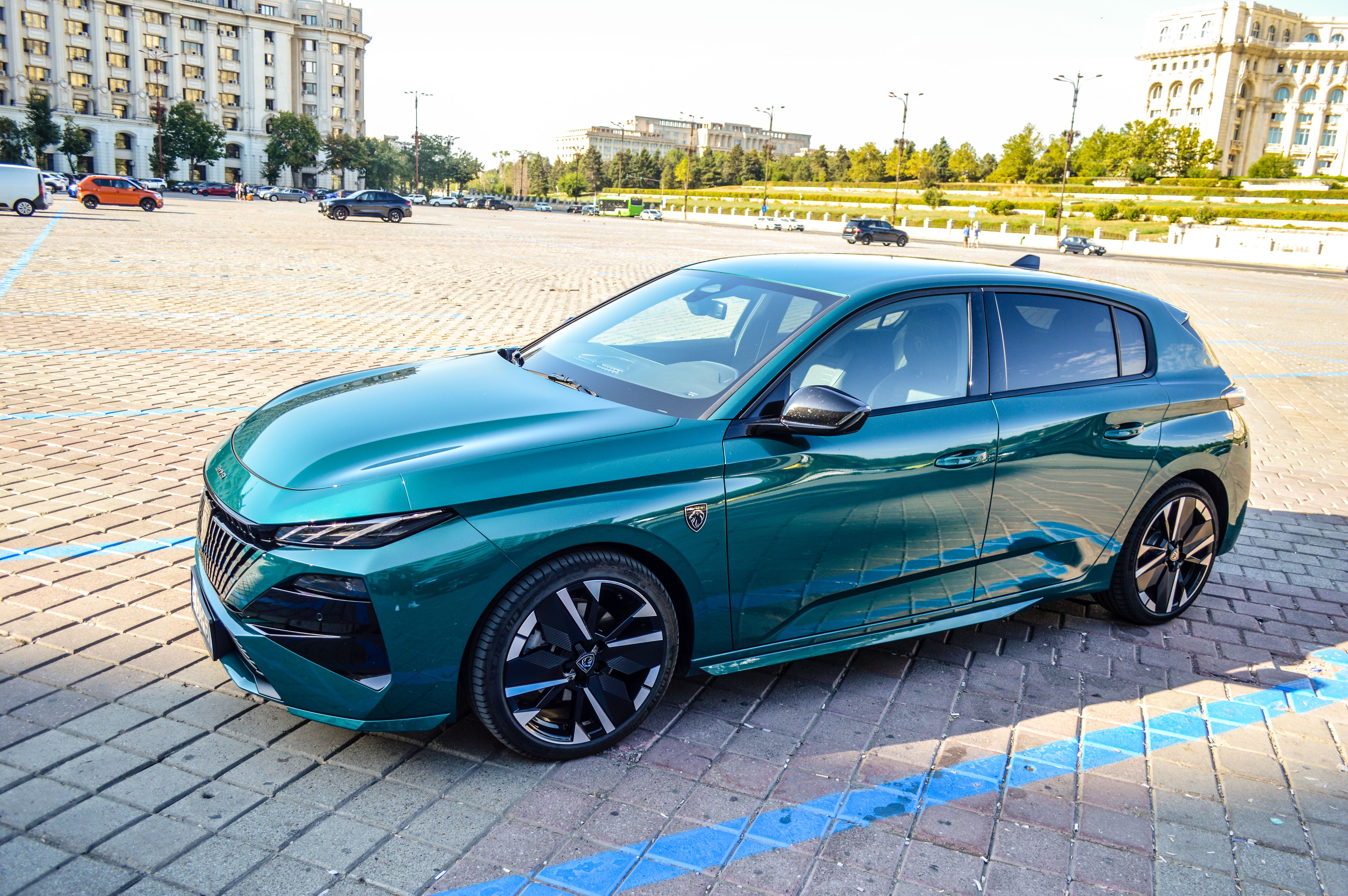FOTO | Test Drive Peugeot 308 Facelift. Mai merită să-ți iei un hatchback în 2026? - Poza 3