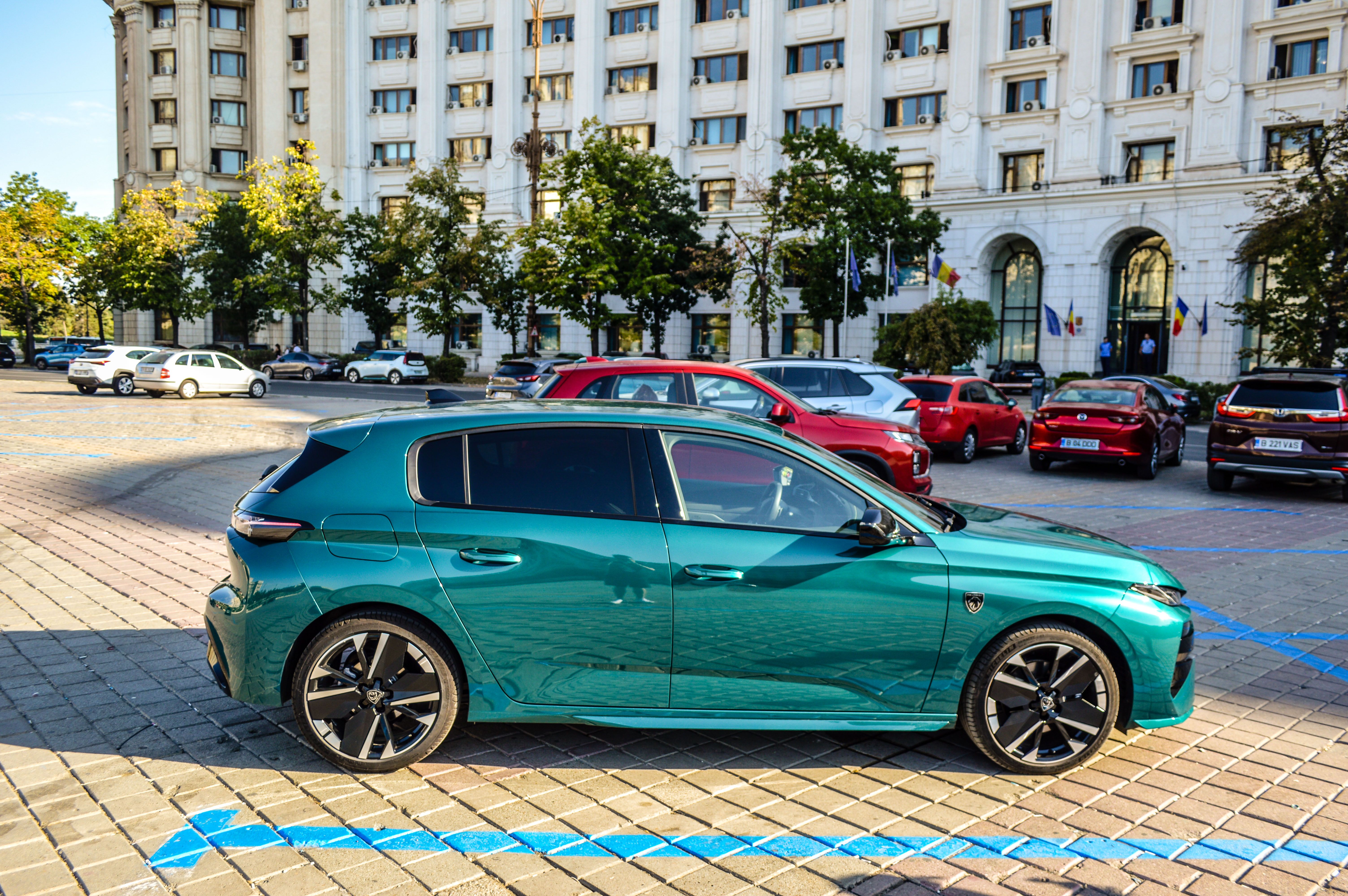 FOTO | Test Drive Peugeot 308 Facelift. Mai merită să-ți iei un hatchback în 2026? - Poza 13