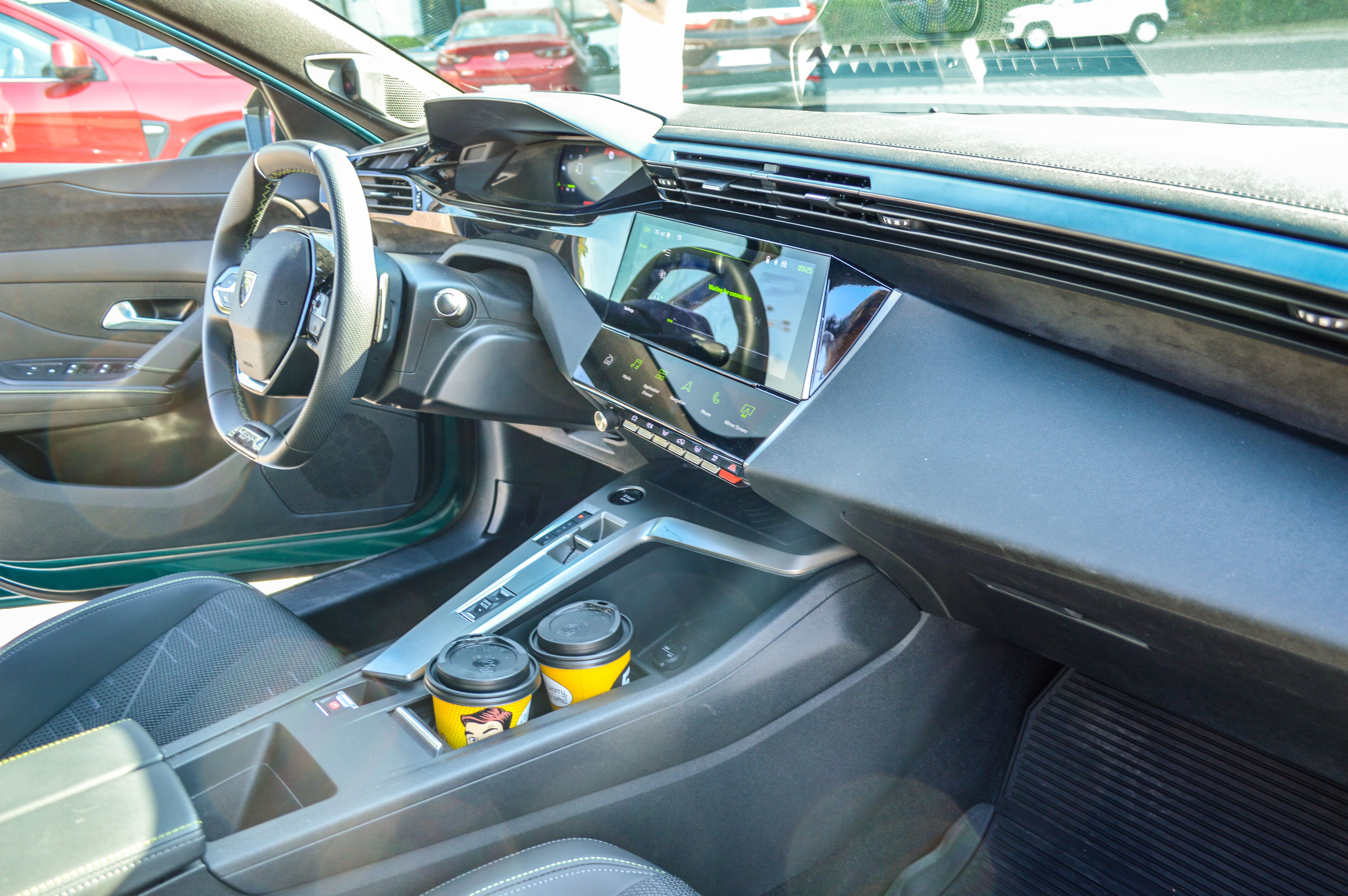FOTO | Test Drive Peugeot 308 Facelift. Mai merită să-ți iei un hatchback în 2026? - Poza 23