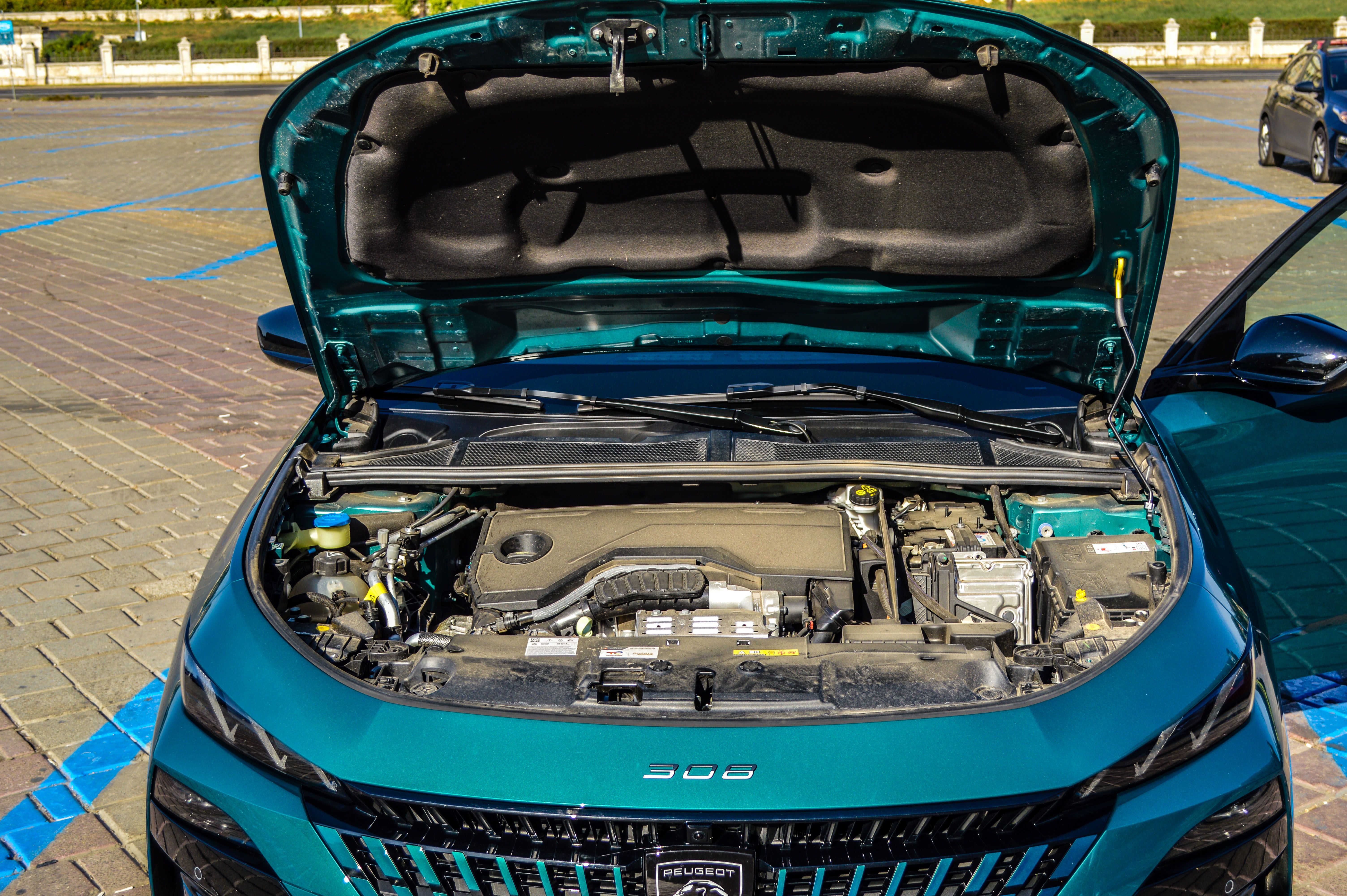 FOTO | Test Drive Peugeot 308 Facelift. Mai merită să-ți iei un hatchback în 2026? - Poza 34
