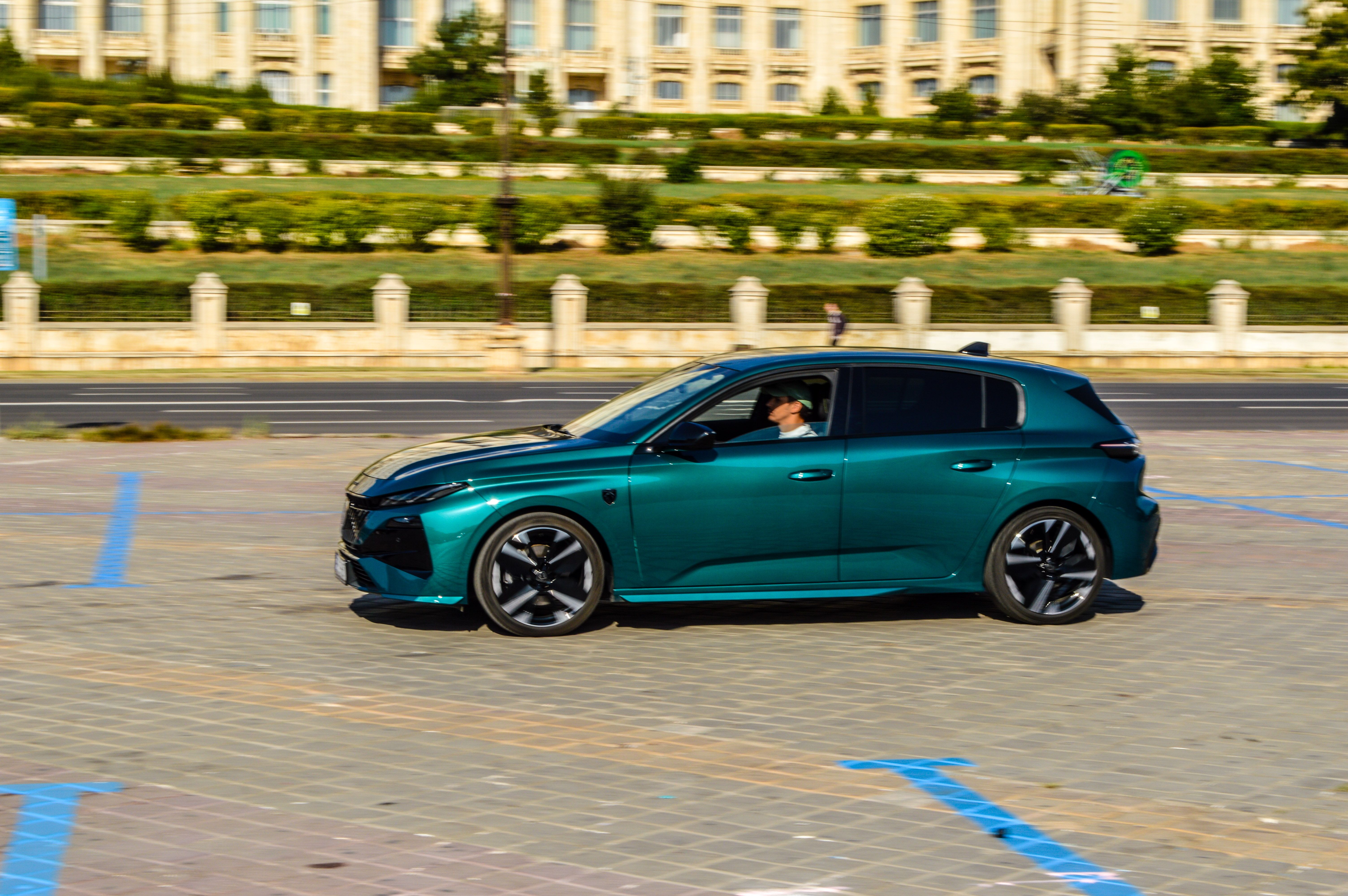 FOTO | Test Drive Peugeot 308 Facelift. Mai merită să-ți iei un hatchback în 2026? - Poza 37