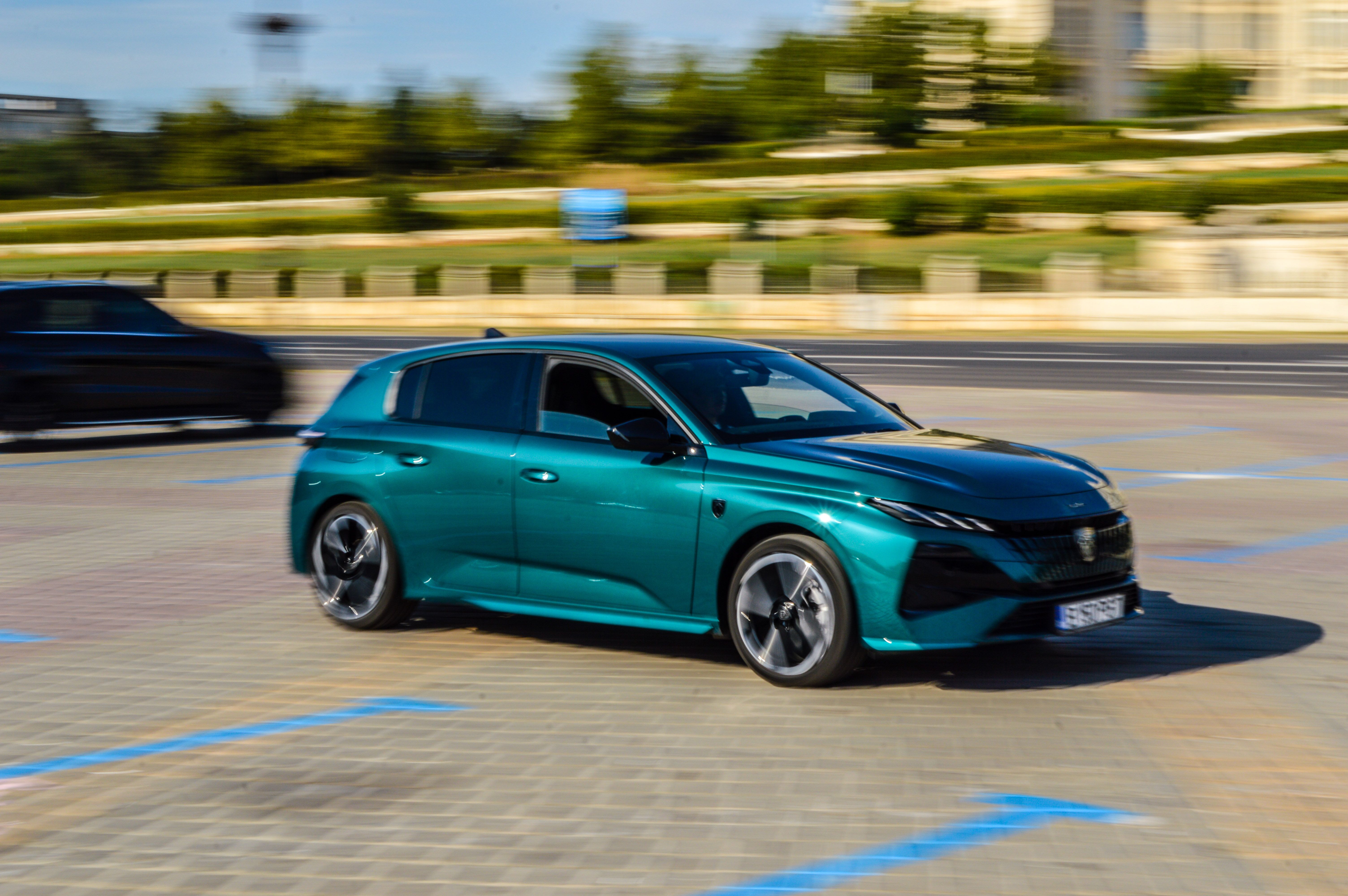 FOTO | Test Drive Peugeot 308 Facelift. Mai merită să-ți iei un hatchback în 2026? - Poza 39