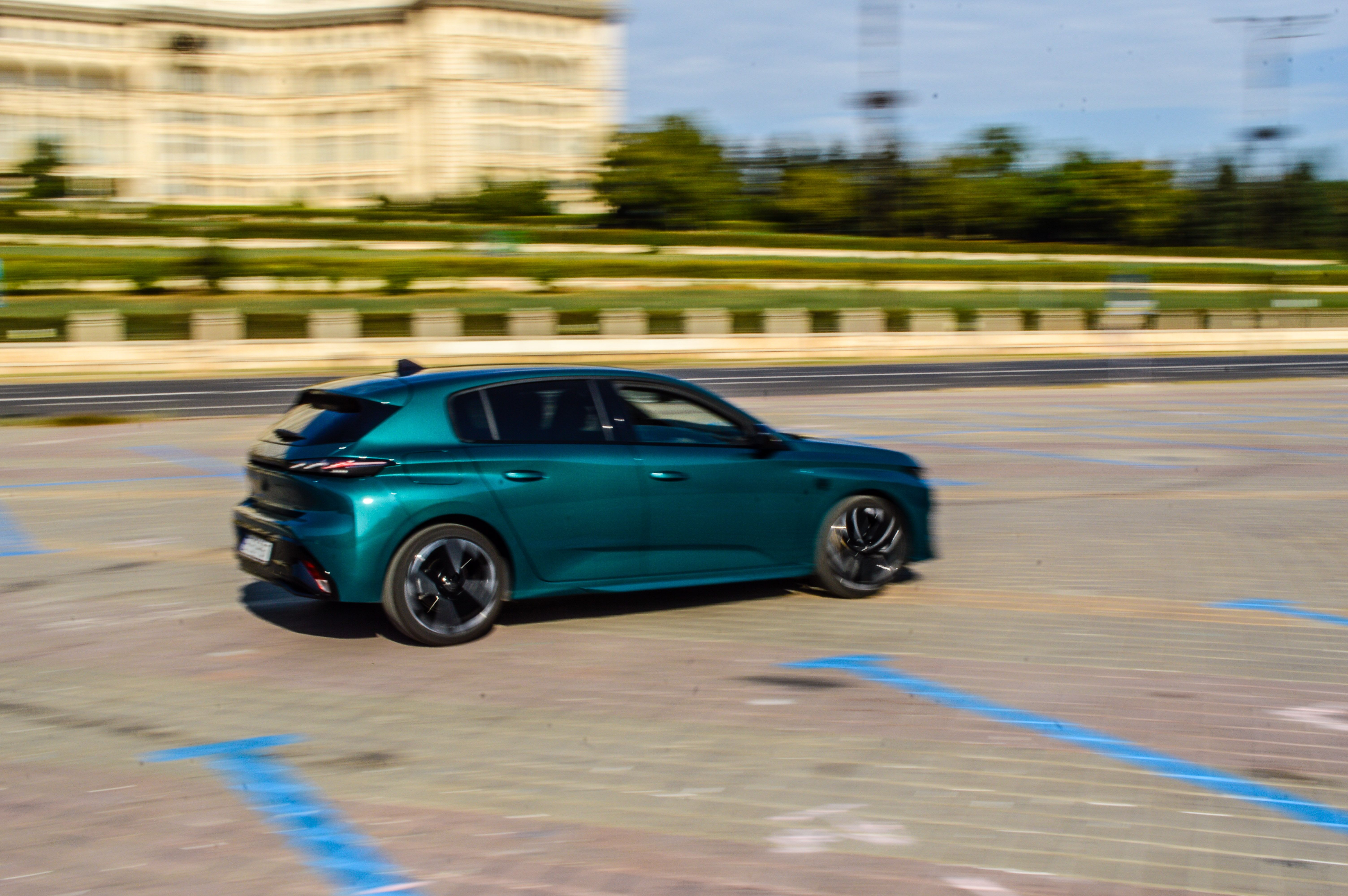 FOTO | Test Drive Peugeot 308 Facelift. Mai merită să-ți iei un hatchback în 2026? - Poza 36