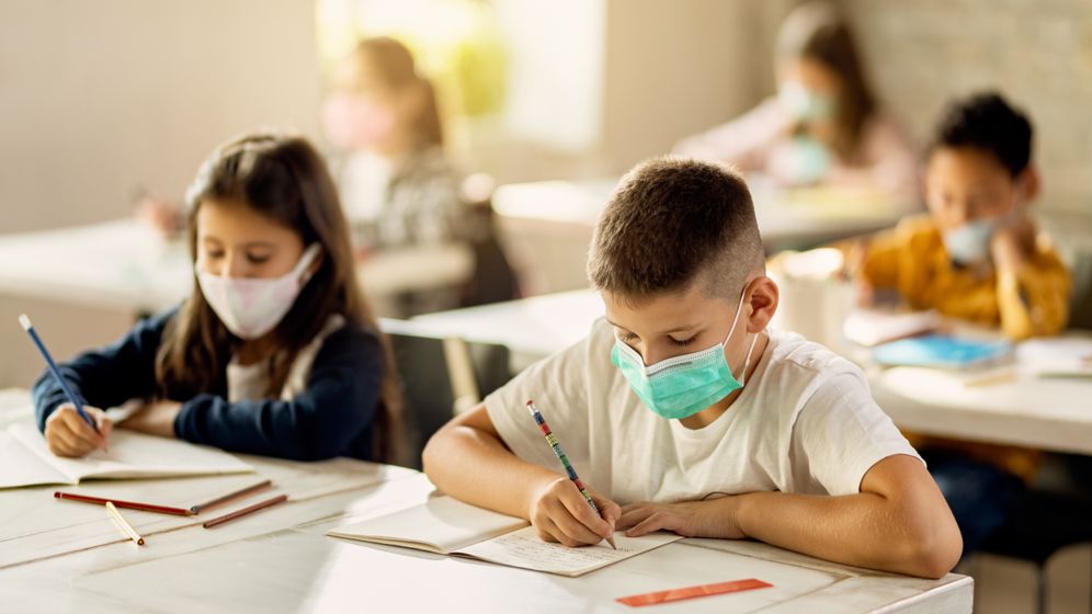 Poza momentului din educație: În luna aprilie elevii sunt în vacanță. Evaluarea Națională se reprogramează 