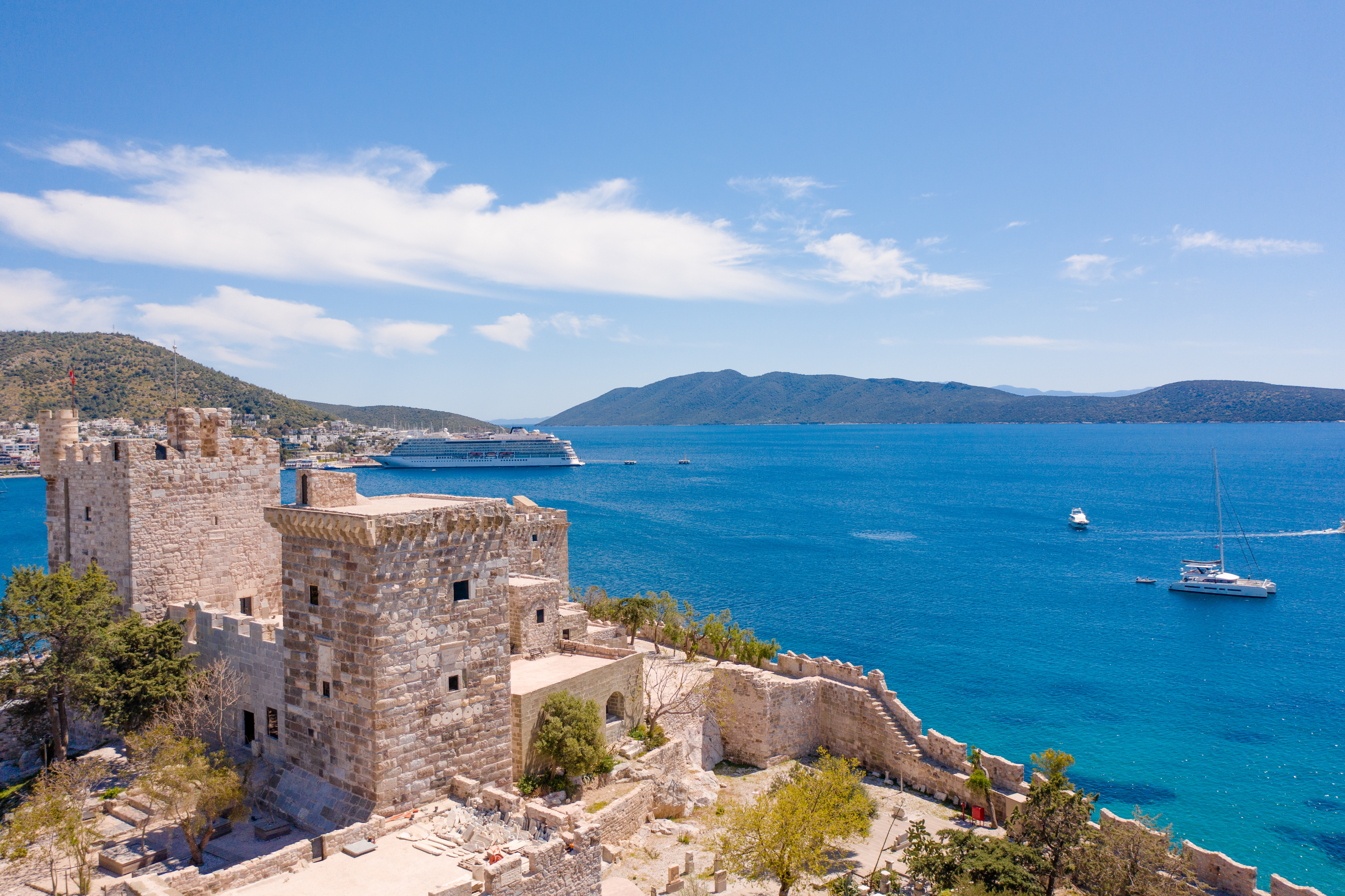 Croazieră Albastră în Turcia: traseele care duc de la golfuri ascunse la orașe antice și unele dintre cele mai spectaculoase peisaje ale Mediteranei