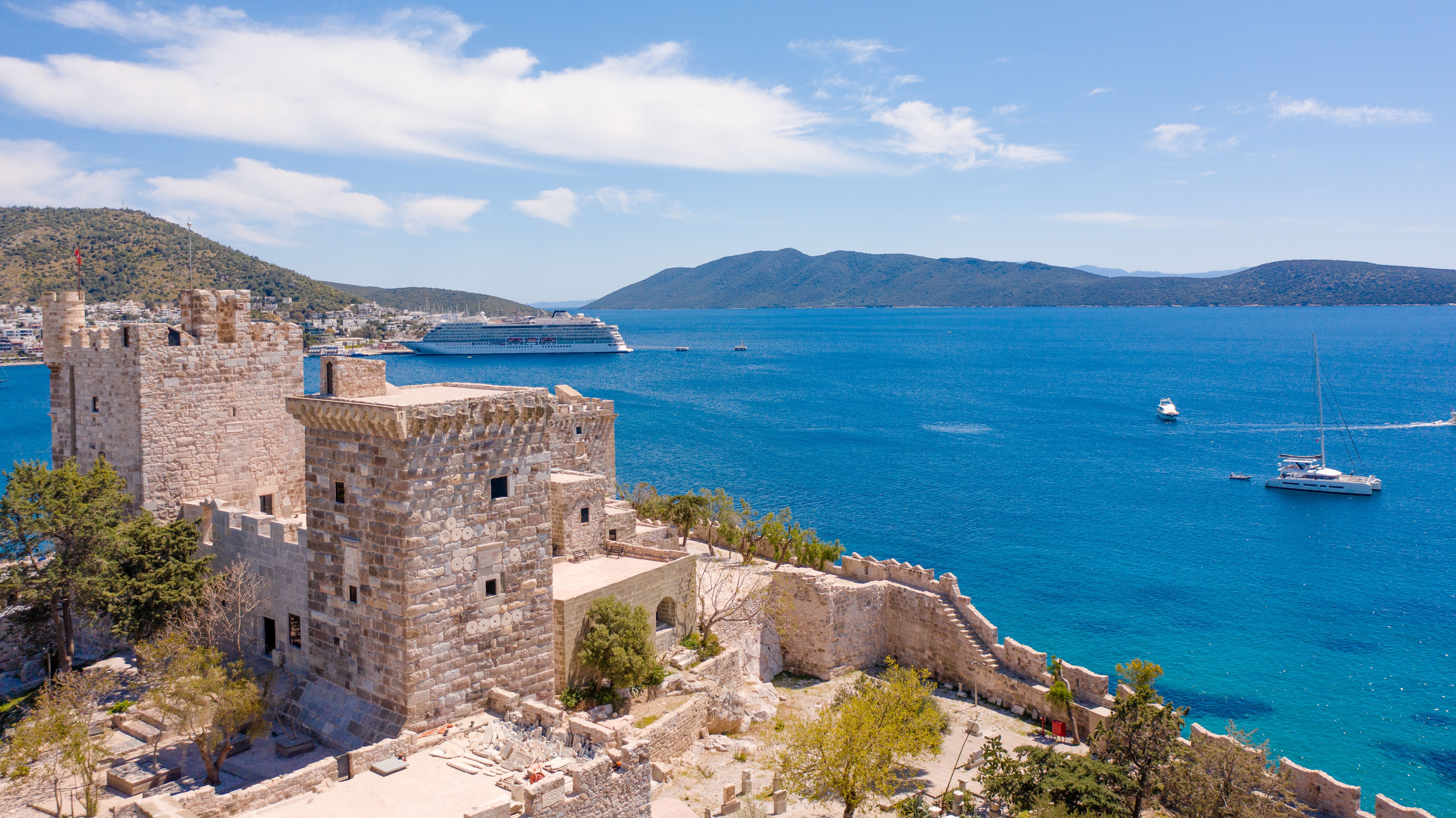 Croazieră Albastră în Turcia: traseele care duc de la golfuri ascunse la orașe antice și unele dintre cele mai spectaculoase peisaje ale Mediteranei