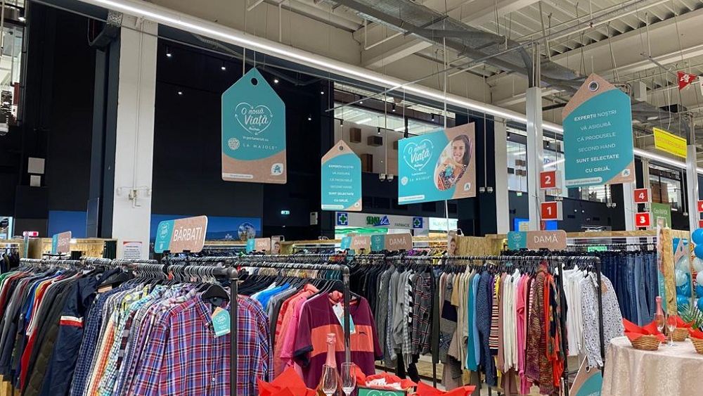 Auchan lansează un nou program pentru haine second-hand