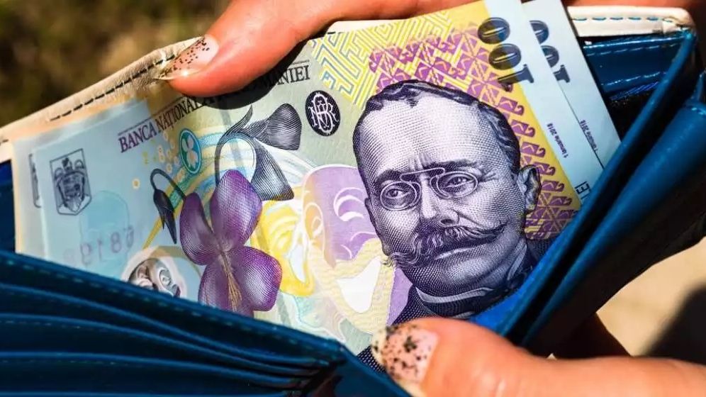 A început distribuirea voucherelor sociale: cine le primește și cât valorează