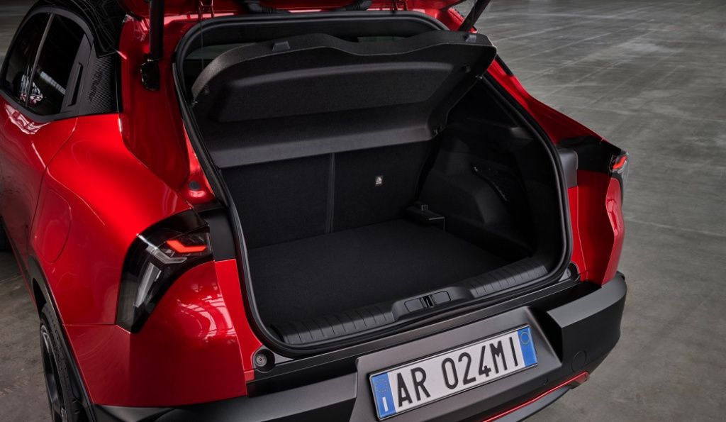 Alfa Romeo a publicat primele imagini și detalii referitoare la noul model "Milano" - Imagine 1