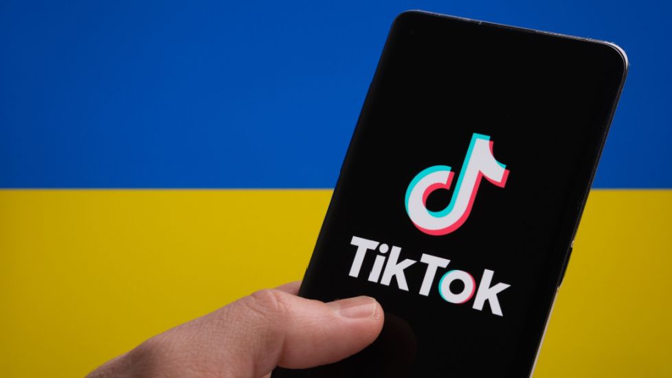 Ucraina, angajată în "ofensiva TikTok". Cum folosesc soldații Kievului cea mai populară rețea și cum îi ajută pe câmpul de luptă