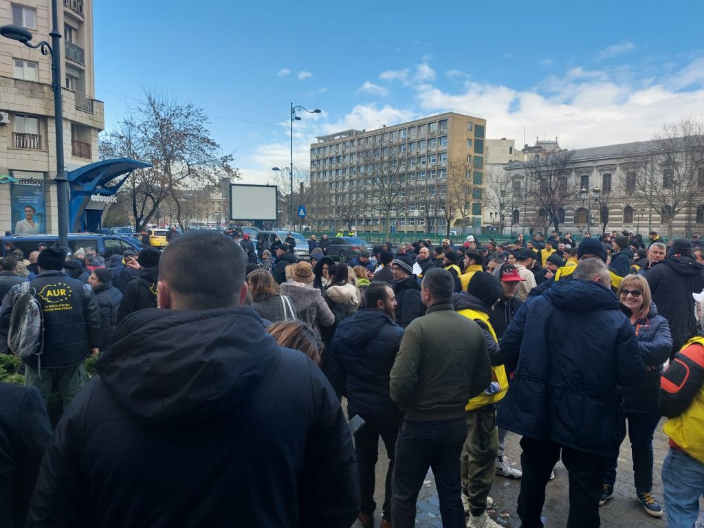 GALERIE FOTO: Trafic blocat în centrul Bucureștiului din cauza unui protest AUR - Imagine 6
