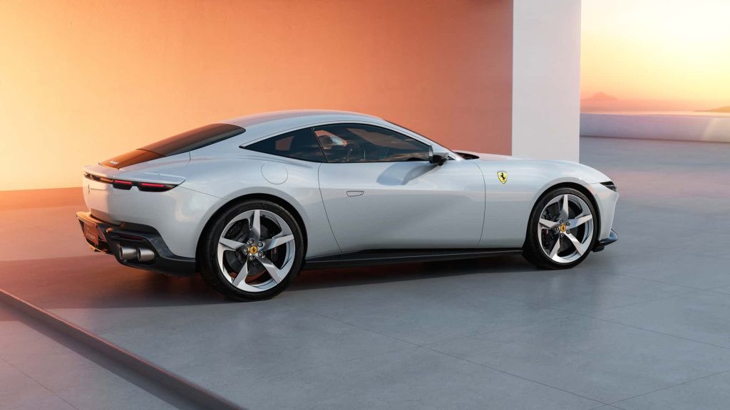 FOTO | Ferrari și-a prezentat noul model de buget. Are 4 locuri și un motor V8 - Imagine 14