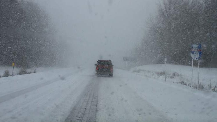 Pe Transfagarasan se circula in conditii de iarna