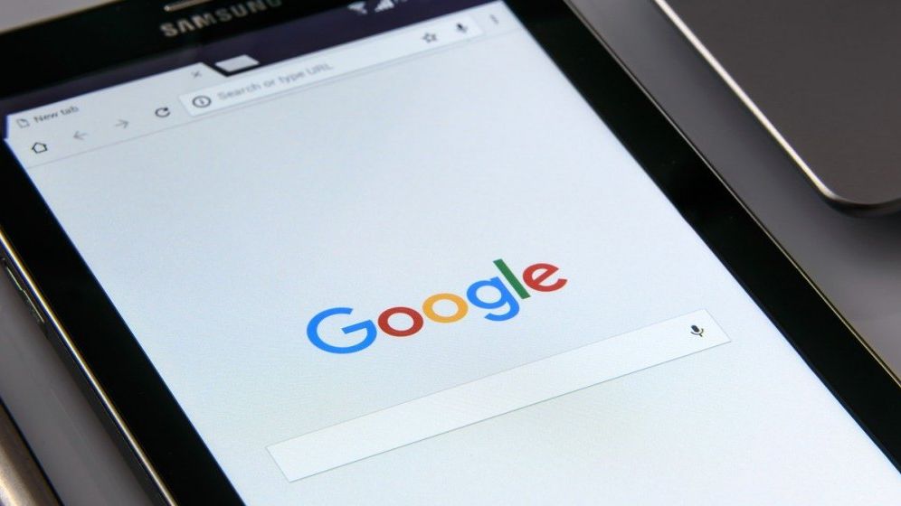 Angajații Google vor lucra de acasă încă un an