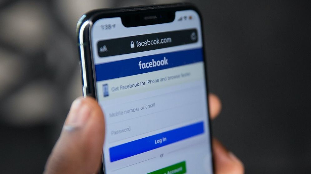 Amendă de aproape 1.000 de lei pentru un român care a postat pe Facebook informații confidențiale, ce încalcă GDPR