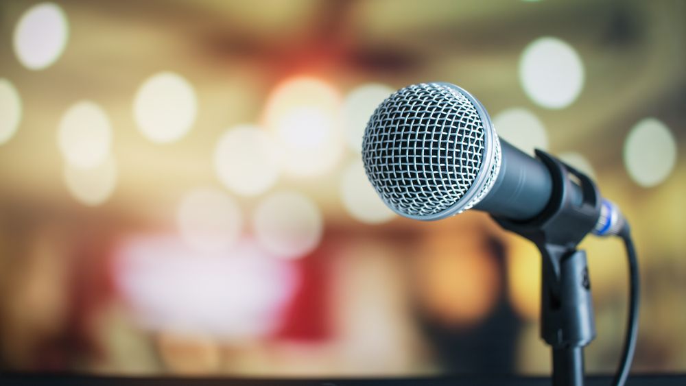 Ministerul Educației și Cercetării și Speakings lansează un program de public speaking pentru elevi și studenți